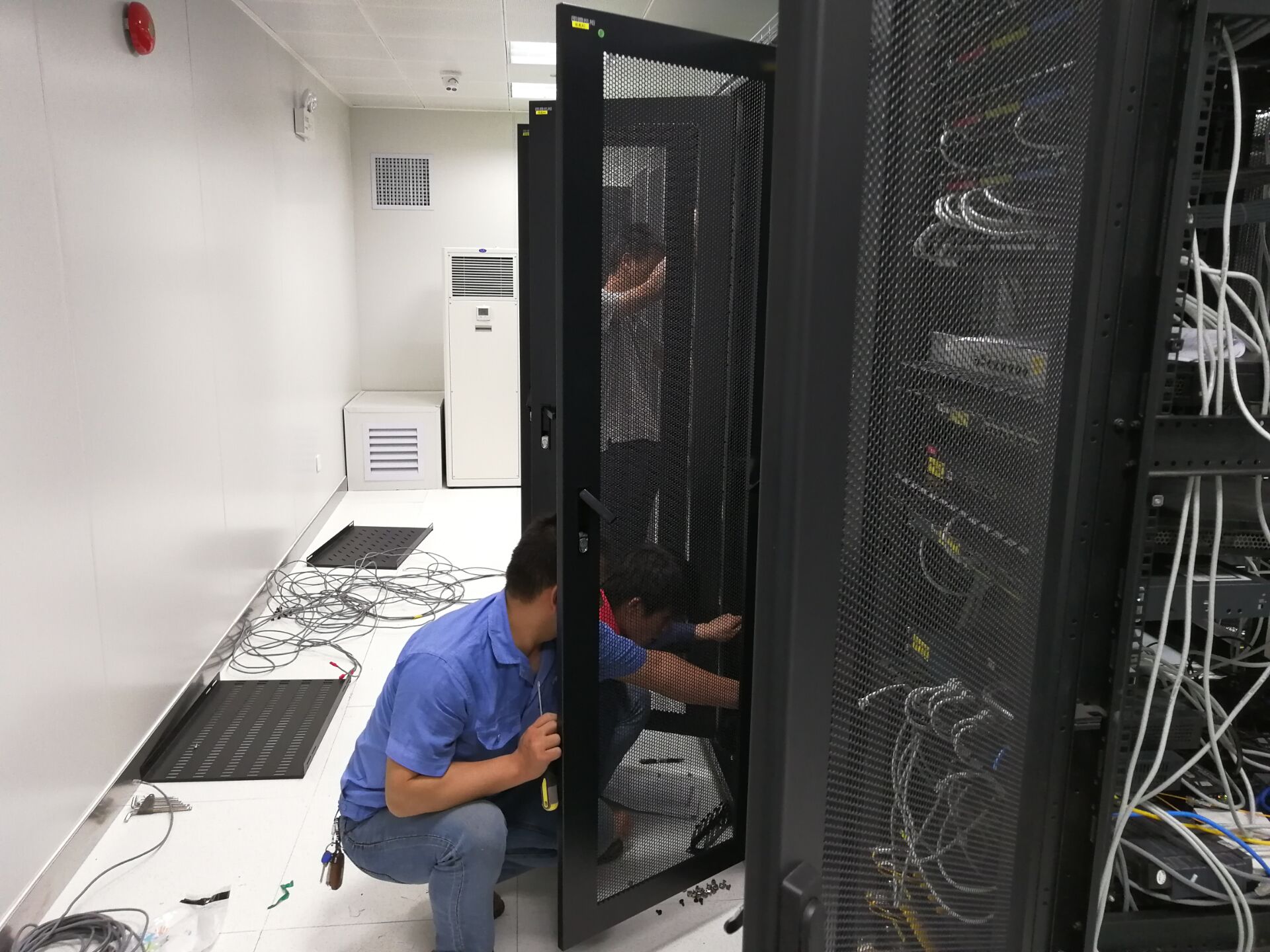 我校順利完成中心機房搬遷工作 信息系統運行維護服務平穩過渡